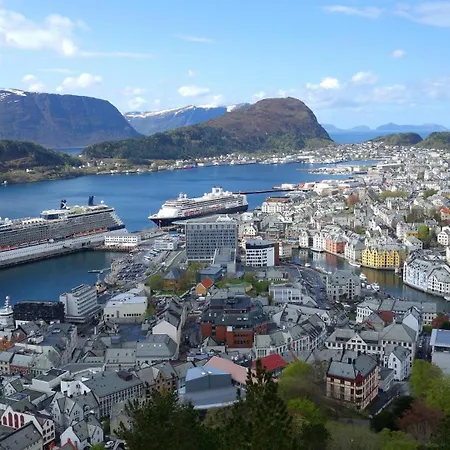 Urban - Spacious And Luminous 100 M2 Urban Flat With 3 Large Bedrooms Appartement Ålesund