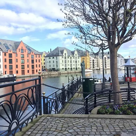 Leilighet Urban - Spacious And Luminous 100 M2 Urban Flat With 3 Large Bedrooms Ålesund