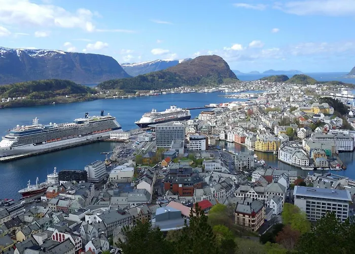 Urban - Spacious And Luminous 100 M2 Urban Flat With 3 Large Bedrooms Appartement Ålesund
